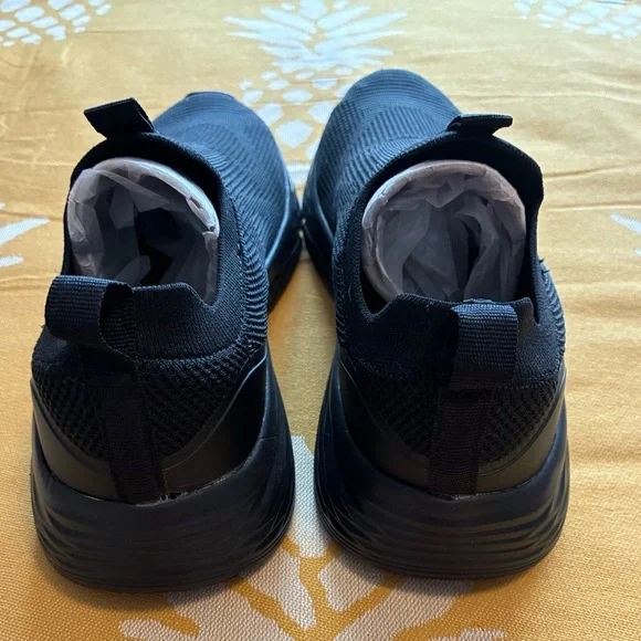 Avia Black Slip-On Women’s Sneakers NWOT - Picture 4 of 7